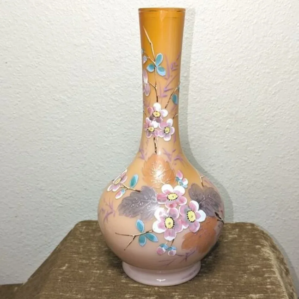 19th-Century Harrach Czech (Bohemia) Opal Vase -  Antique 11"- Hand-Enameled - Picture 6 of 16